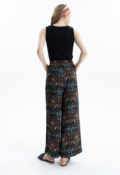 Wide Pants With Paisley Prints